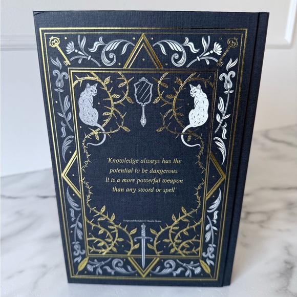 Fairyloot Sorcery of Thorns and An Enchantment of Ravens - Picture 4 of 9